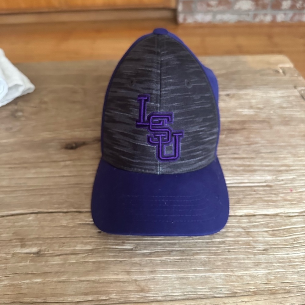 EUC LSU TIGERS ADULTS NCAA COLLEGE CAPS HAT ZEPHYR STRETCH FIT M/L